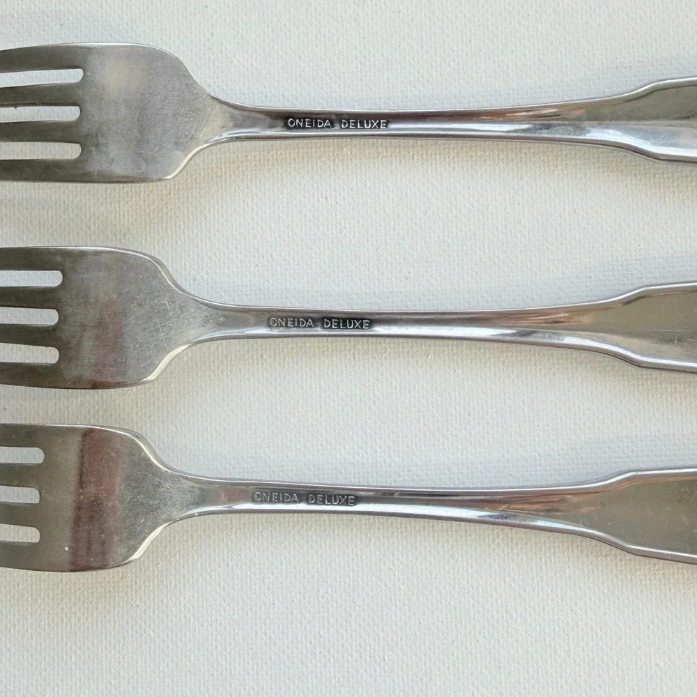 Oneida Dinner Forks Set of 3 Silver Excellent Chateau Shell Stainless Steel